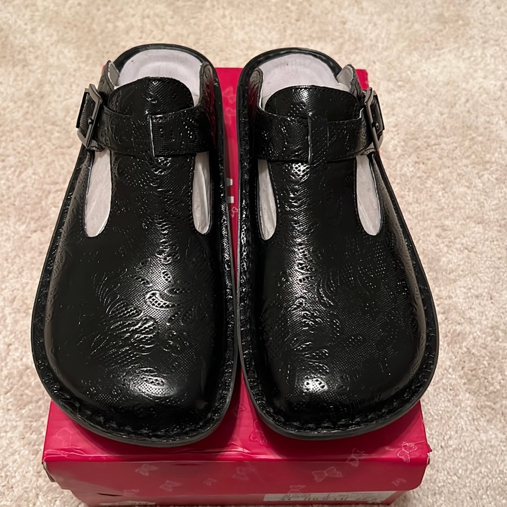 Alegria clogs